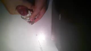 射精在小酒杯中
