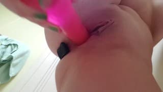 淋浴时的小乐趣：肛门塞，假阳具他妈的我紧绷的阴户 3