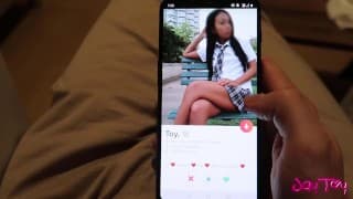 18 岁泰国 TINDER 女学生的阴户中出 - 预览