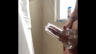 青少年在淋浴时使用 See Through Fleshlight