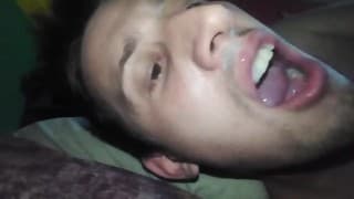 自我吸吮和吞咽