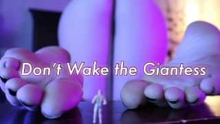 Don't Wake the Giantess - 高清预告片