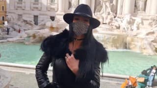 Trailer new movie Amandha Fox nuda per le strade di Roma ne fà di tutti i colorri