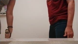 尼基·鲍尔斯廷（Nikki Ballbusting）。我用球拍击中了我的奴隶可怜的球。自制的破球