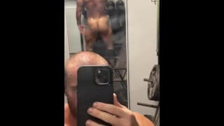 Hung Big Dick Jacked 健美运动员汗流浃背地弯曲在家健身房 HOT Alpha Musclebear Beefy Naked Stud