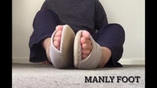 舒适柔软的拖鞋，适合我诱人的男性脚 - 感觉如此安全 - Manlyfoot