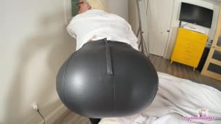 Leather Ass Worship 4K - 丰满的萨沙