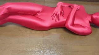 滑溜溜的   Zentai Video Perfect Red Zentai