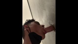 Delicious BlowJob in a Glory Hole 做巡航