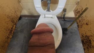 小鸡巴小便