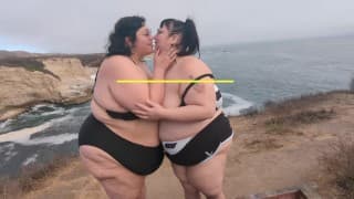 SSBBW Alt Lesbians Fucking & Kissing In Public （预览版）