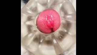 Slowmo 他妈的 Fleshlight Quickshot 从近距离以射精结束