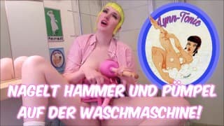 Lynn-Tonic nagelt Hammer und Pömpel auf der Waschmaschine!