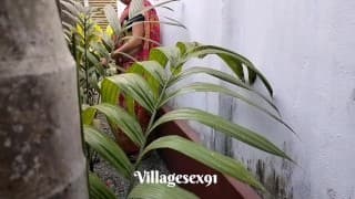 House Garden Clining Time 孟加拉妻子与纱丽在户外（官方视频由 villagesex91）