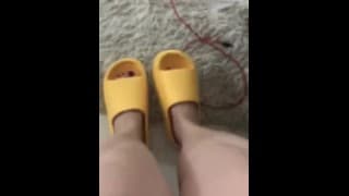 @tici_feet TICI FEET TICI FEET 休息日！盘腿坐在沙发上