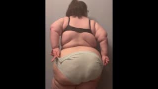 BBW 快速小脱衣舞打屁股