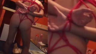 Japanese hentai 熟女　赤縄縛り　ローター入れたまま観察