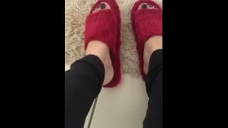 @tici_feet tici 脚TICI_FEET穿着拖鞋摇晃我的脚 - 黑色脚趾甲