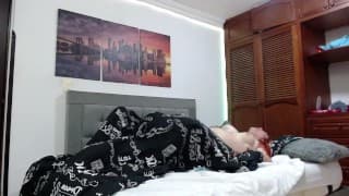 保姆让她的老板兴奋，他无法抗拒，他操了她