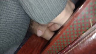 在摊位上哼哼我的鸡巴 Pre cum licking