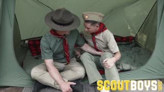 ScoutBoys Hung Scoutmaster 蹂躏热 twink 然后操他