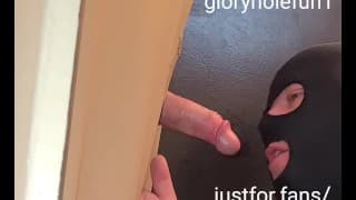 身穿全套制服的热直男军人在 OnlyFans gloryholefun1 上看到荣耀洞的两侧