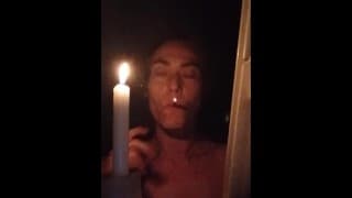 午夜在泳池里洗澡！性感熟女
