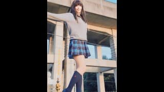 ミニスカ女子高生コス　踏切で電車待っていたらスカートめくれた！！