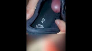 脚趾他妈的 Trashed Nike Janoski max 和里面的精液