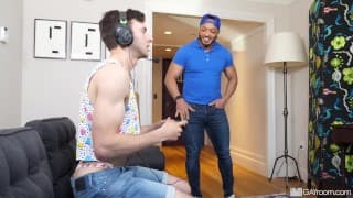MANROYALE Gamer Twink 使用紧屁股给送货司机小费