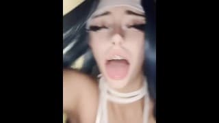 我他妈的 tiktok 上最美丽的少女 egirl，我射在她的嘴里