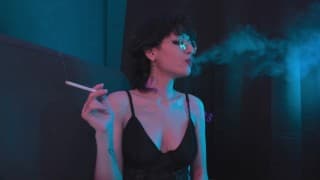 奶油般的烟雾，当你崇拜你的女神 |阿斯特丽德