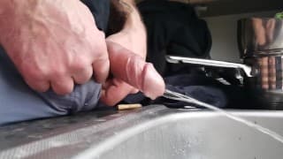 Sink pissing