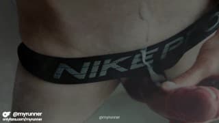 Extreme Nike Pro Boy 在 Steam Room 射精