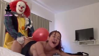 Sometida a la voluntad del payaso maldito- Usó  mis agujeros para su placer - NoahPells & CuchiLaino