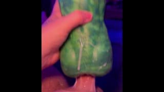 用 Bad Dragon 自慰器抽搐并射精 [HD]