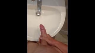 Fast handjob amateur man