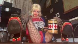 Harley QUINN CosPlay - 挑逗 POV FemDom 角色扮演