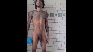 Kiing Jupiter Mandingo Showers 巨大的 BBC 公鸡!!（加长版）