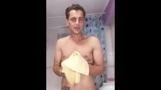 Faccio le pulizie di casa nudo parte 2 (ita) napoletano