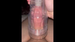 边缘少年第一次尝试 Fleshlight，立即射精