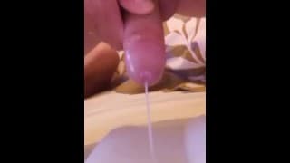 pepito branle sa petite bite pour une belle giclée. masturbation, orgasme, ejaculation, sperm