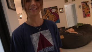 Lacey Tate 被介绍给 JuiceWrlds freestyle 和 ONLYFANS