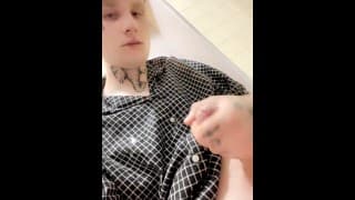 Lil Peep Look A like Stroking BWC On toilet 🚽