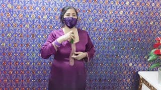 性感的 Desi Bhabhi 操屄黄瓜