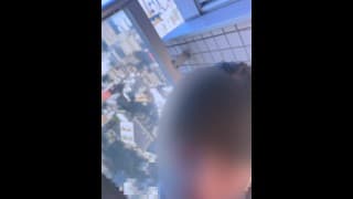 素人妻 留守中の自宅タワマンに連れ込まれて ベランダでフェラしちゃった くわえながら景色楽しんじゃった