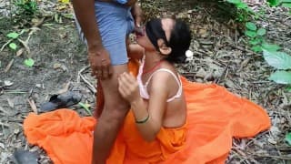 Indian Devar bhabhi ne jungle me jakar Jamkar chudhai ki (Hindi video)