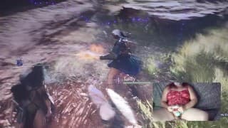 玩DRAGON' DOGMA 2时从振动器Sissy荡妇Cums的简短版本S