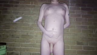 学生在外面玩得开心