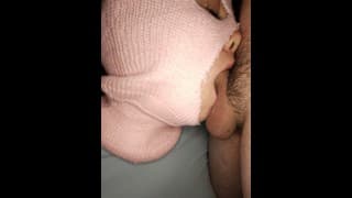 邋遢的深喉在黑暗中 - FacelessThroat - 吐在他的鸡巴上并使其消失